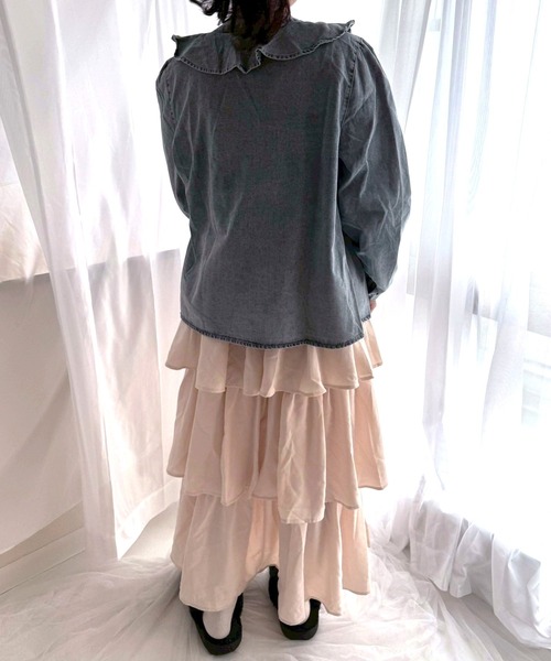 merrylatte（メリーラテ）の「フリルダンガリーシャツ【Muller Rossi】（シャツ/ブラウス・レディース・ライトブルー・FREE）」の2枚目の写真