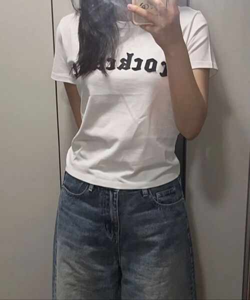 ROCKCAKE(ロックケーキ)の「Small Logo Crop Top - White(Tシャツ/カットソー・レディース・その他・SMALL)」の5枚目の写真