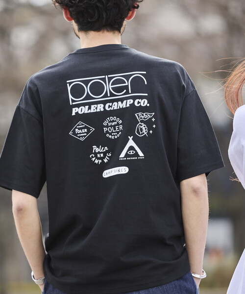FREAK'S STORE(フリークスストア)の「限定展開 POLeR×FREAK'S STORE/ポーラー 別注 ビッグシルエット マルチロゴデザイン バックプリント Tシャツ(Tシャツ/カットソー・メンズ・ブラック/ホワイト/杢グレー/グレイッシュベージュ・LARGE/MEDIUM/SMALL)」の1枚目の写真