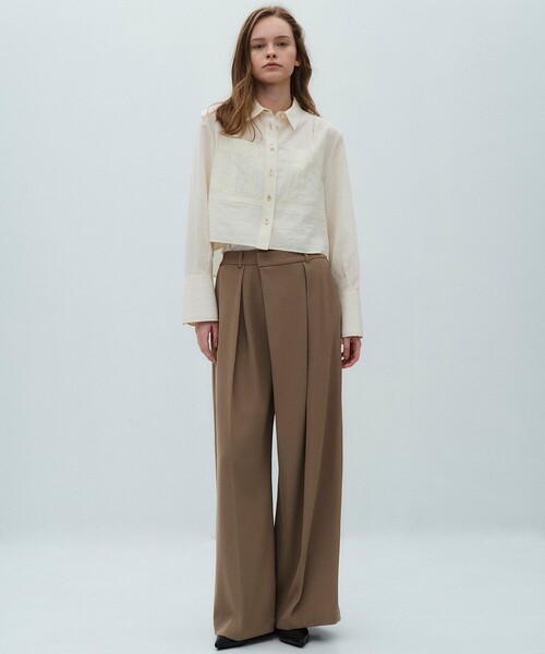 PUBLIC TOKYO（パブリックトウキョウ）の「【2026春新作】シルキーツイルアシメタックパンツ（スラックス・レディース・ダークグレー/ホワイト/キャメル・1/2/3）」の6枚目の写真