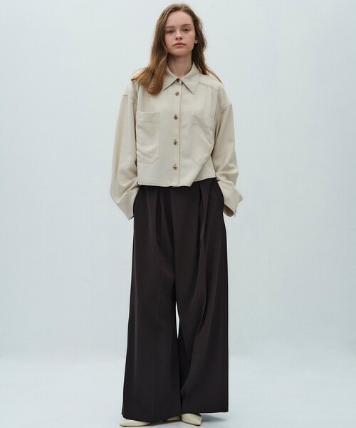 PUBLIC TOKYO（パブリックトウキョウ）の「【2026春新作】シルキーツイルアシメタックパンツ（スラックス・レディース・ダークグレー/ホワイト/キャメル・1/2/3）」の7枚目の写真