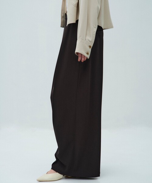 PUBLIC TOKYO（パブリックトウキョウ）の「【2026春新作】シルキーツイルアシメタックパンツ（スラックス・レディース・ダークグレー/ホワイト/キャメル・1/2/3）」の11枚目の写真