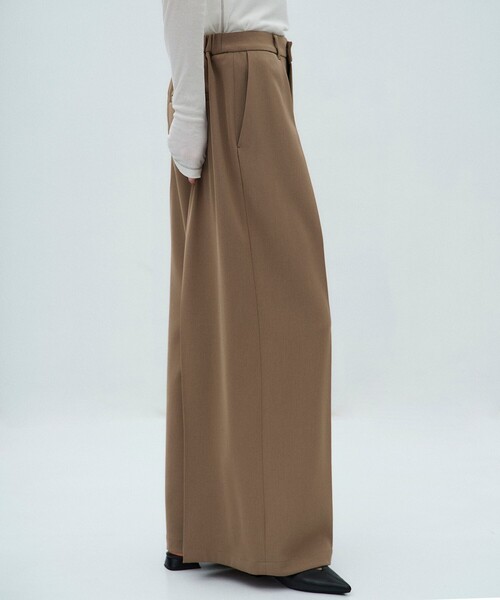 PUBLIC TOKYO（パブリックトウキョウ）の「【2026春新作】シルキーツイルアシメタックパンツ（スラックス・レディース・ダークグレー/ホワイト/キャメル・1/2/3）」の15枚目の写真