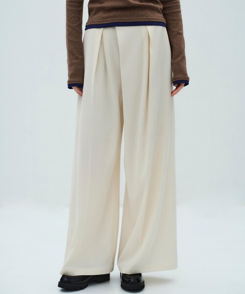PUBLIC TOKYO（パブリックトウキョウ）の「【2026春新作】シルキーツイルアシメタックパンツ（スラックス・レディース・ダークグレー/ホワイト/キャメル・1/2/3）」の16枚目の写真