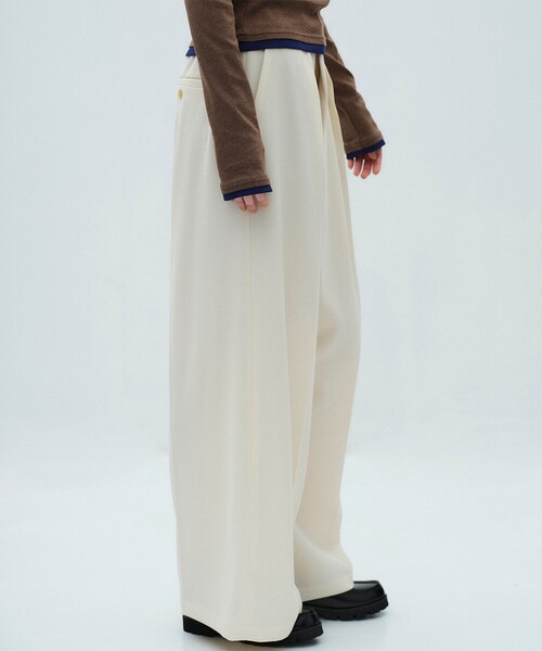 PUBLIC TOKYO（パブリックトウキョウ）の「【2026春新作】シルキーツイルアシメタックパンツ（スラックス・レディース・ダークグレー/ホワイト/キャメル・1/2/3）」の19枚目の写真