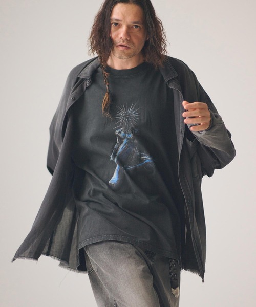 ADAM PATEK(アダムパテック)の「mt10340-ADAMPATEK - RED:BANSHEE SPIKE THRONE Graphic short sleeve t-shirt Tシャツ(AP2614038)(Tシャツ/カットソー・メンズ・ブラック・2/1)」の7枚目の写真