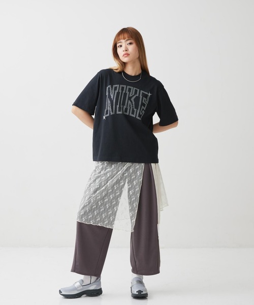 NIKE(ナイキ)の「ナイキ スポーツウェア クラシック ウィメンズ ルーズ Tシャツ / Nike Sportswear Classic Women's Loose T-Shirt IR7839-010 Black(Tシャツ/カットソー・レディース・ブラック・XL/XS/S/L/M)」の4枚目の写真
