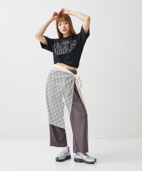 NIKE(ナイキ)の「ナイキ スポーツウェア クラシック ウィメンズ ルーズ Tシャツ / Nike Sportswear Classic Women's Loose T-Shirt IR7839-010 Black(Tシャツ/カットソー・レディース・ブラック・XL/XS/S/L/M)」の5枚目の写真