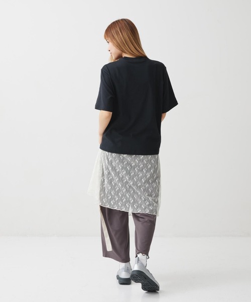 NIKE(ナイキ)の「ナイキ スポーツウェア クラシック ウィメンズ ルーズ Tシャツ / Nike Sportswear Classic Women's Loose T-Shirt IR7839-010 Black(Tシャツ/カットソー・レディース・ブラック・XL/XS/S/L/M)」の7枚目の写真