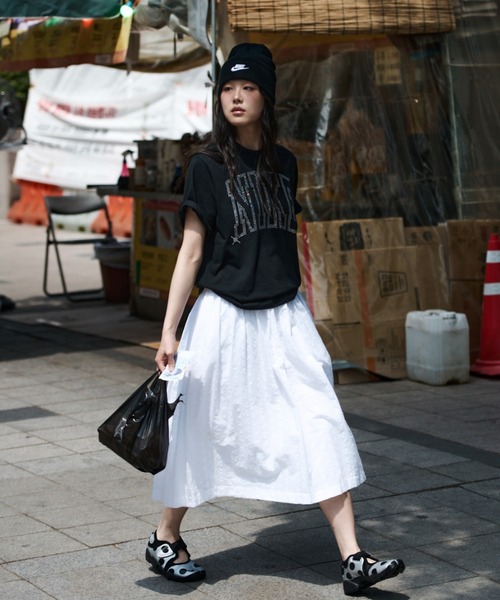 NIKE(ナイキ)の「ナイキ スポーツウェア クラシック ウィメンズ ルーズ Tシャツ / Nike Sportswear Classic Women's Loose T-Shirt IR7839-010 Black(Tシャツ/カットソー・レディース・ブラック・XL/XS/S/L/M)」の11枚目の写真