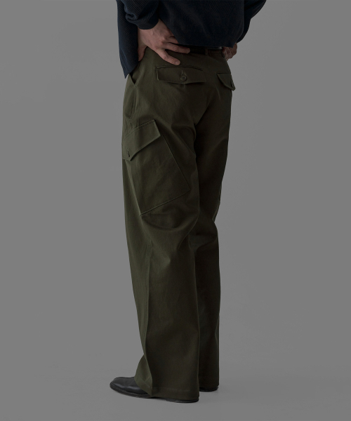 BOWLOW PRODUCT（バウロープロダクト）の「スラントカーゴパンツ [カーキ]（その他パンツ・メンズ・その他・MEDIUM/LARGE/X-LARGE）」の4枚目の写真