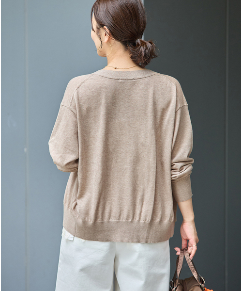 JOURNAL STANDARD(ジャーナルスタンダード)の「ウォッシャブル Vカーディガン(カーディガン/ボレロ・レディース・ブラック/ベージュ/レッド・FREE)」の4枚目の写真