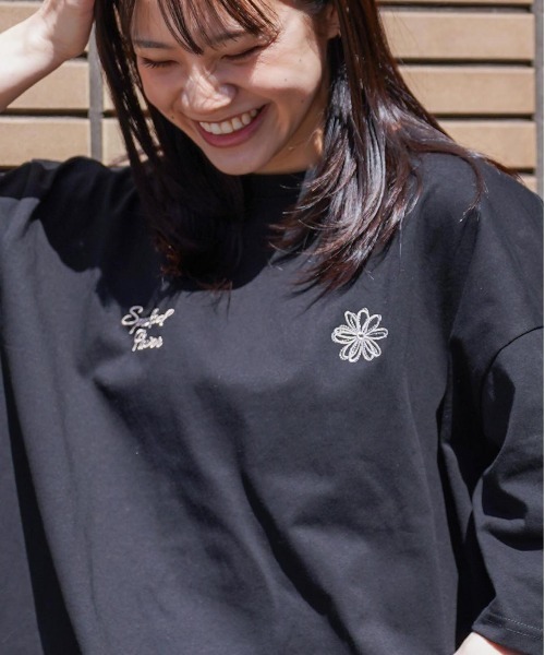 ATELANE(アテレーン)の「ATELANE / リラックスフィット プリント刺繍 クルーネック Tシャツ /アソート(Tシャツ/カットソー・メンズ・グレー系その他3/グレー系その他2/ブラック系その他4/ホワイト系その他3/ホワイト系その他/ホワイト/ブラック系その他2/グレー系その他/ブラック/ブラック系その他5/ホワイト系その他4/ブラック系その他3/杢グレー/ホワイト系その他2/ブラック系その他/チャコールグレー・LARGE/X-LARGE/MEDIUM)」の6枚目の写真