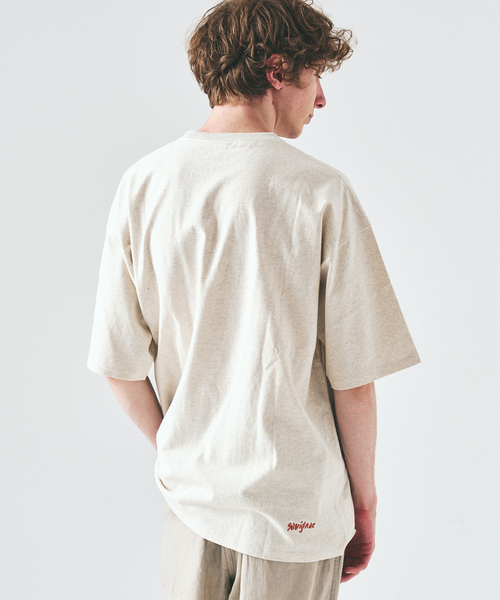 417 EDIFICE(フォーワンセブンエディフィス)の「SAVIGNAC×417 グラフィックTシャツ(Tシャツ/カットソー・メンズ・オートミール/イエロー/グリーン/ホワイト系その他/ホワイト/アイボリー/ブラック/ブラック系その他・LARGE/MEDIUM/SMALL)」の9枚目の写真