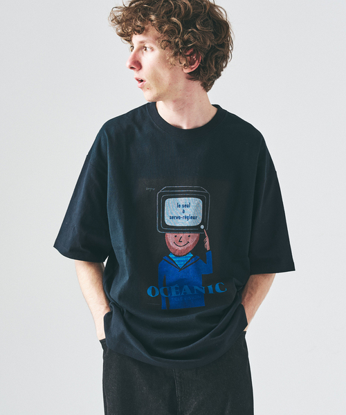 417 EDIFICE(フォーワンセブンエディフィス)の「SAVIGNAC×417 グラフィックTシャツ(Tシャツ/カットソー・メンズ・オートミール/イエロー/グリーン/ホワイト系その他/ホワイト/アイボリー/ブラック/ブラック系その他・LARGE/MEDIUM/SMALL)」の1枚目の写真