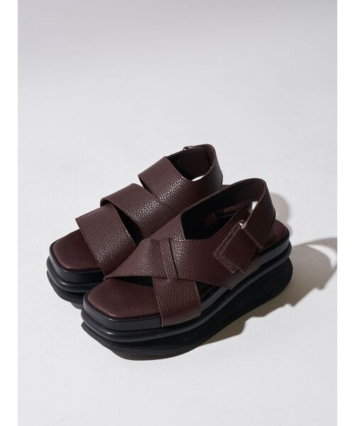 ELENDEEK（エレンディーク）の「アシメベルトサンダル（サンダル・レディース・ブラック/オフホワイト/ブラウン・38/37）」の3枚目の写真