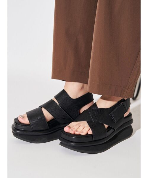 ELENDEEK（エレンディーク）の「アシメベルトサンダル（サンダル・レディース・ブラック/オフホワイト/ブラウン・38/37）」の12枚目の写真