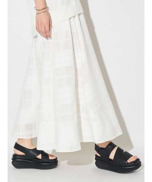 ELENDEEK（エレンディーク）の「アシメベルトサンダル（サンダル・レディース・ブラック/オフホワイト/ブラウン・38/37）」の15枚目の写真