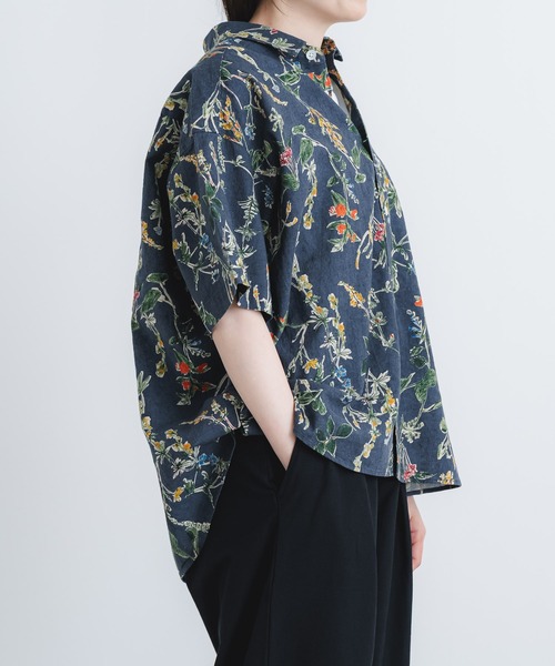 quadro(クオドロ)の「綿麻シーチング花柄pt5分袖レギュラーカラーワイドシャツ(シャツ/ブラウス・レディース・チャコール・FREE)」の8枚目の写真