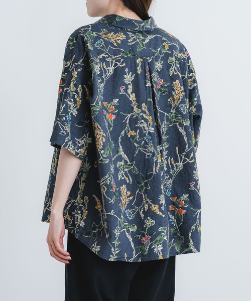 quadro(クオドロ)の「綿麻シーチング花柄pt5分袖レギュラーカラーワイドシャツ(シャツ/ブラウス・レディース・チャコール・FREE)」の9枚目の写真