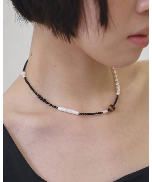 TODAYFUL(トゥデイフル)の「Asymmetry Mix Choker 12610906(ネックレス・メンズ・ブラック/ブルー・FREE)」の2枚目の写真