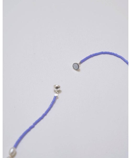 TODAYFUL(トゥデイフル)の「Asymmetry Mix Choker 12610906(ネックレス・メンズ・ブラック/ブルー・FREE)」の4枚目の写真