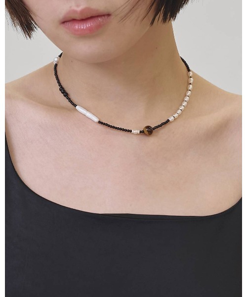 TODAYFUL(トゥデイフル)の「Asymmetry Mix Choker 12610906(ネックレス・メンズ・ブラック/ブルー・FREE)」の7枚目の写真