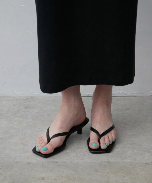 Rohwel(ローウェル)の「Slim Strap Thong Sandal / スリムストラップトングサンダル(サンダル・レディース・ホワイト/ブラウン/ブラック・LARGE/MEDIUM/SMALL)」の5枚目の写真