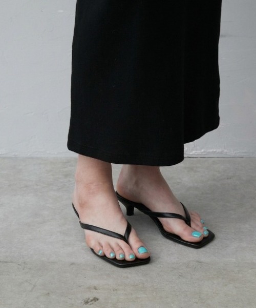 Rohwel(ローウェル)の「Slim Strap Thong Sandal / スリムストラップトングサンダル(サンダル・レディース・ホワイト/ブラウン/ブラック・LARGE/MEDIUM/SMALL)」の4枚目の写真