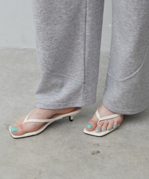 Rohwel(ローウェル)の「Slim Strap Thong Sandal / スリムストラップトングサンダル(サンダル・レディース・ホワイト/ブラウン/ブラック・LARGE/MEDIUM/SMALL)」の16枚目の写真