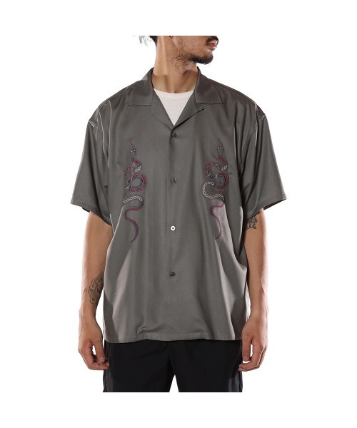 CALEE（キャリー）の「EMBROIDERY SNAKE S/S SH ＜MIHO MURAKAMI DESIGN＞（シャツ/ブラウス・メンズ・ライトブルー/ホワイト/チャコールグレー・MEDIUM/LARGE/X-LARGE）」の2枚目の写真