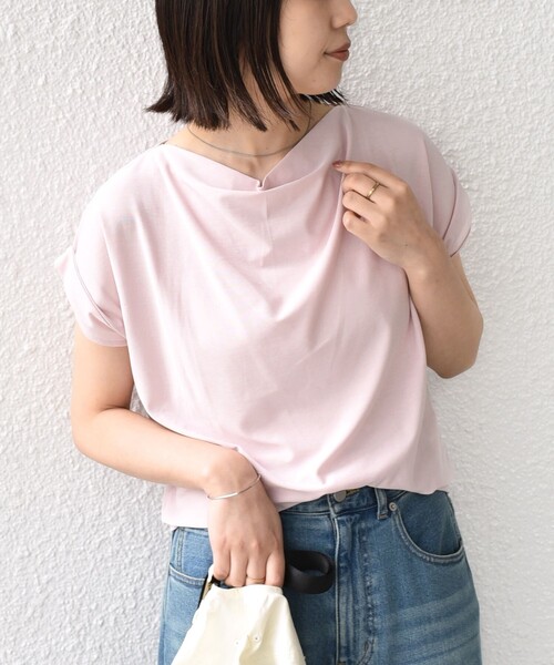 SHIPS Colors(シップス カラーズ)の「SHIPS Colors:〈接触冷感・手洗い可能〉クールタッチ ドレープ TEE◇(Tシャツ/カットソー・レディース・オフホワイト/ピンク/ブラウン/ブラック・ONE SIZE)」の1枚目の写真