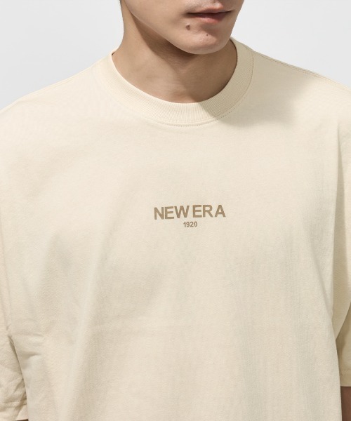 NEW ERA(ニューエラ)の「ニューエラ SS OS CT TEE ZOOM UP LOGO CREAM 261(Tシャツ/カットソー・メンズ・クリーム・S/M/L/LL/3L)」の6枚目の写真