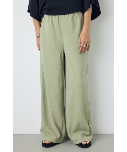 AZUL by moussy（アズールバイマウジー）の「【身長/骨格別着用画像あり】【セットアップ対応】イージーパンツ　バイアスワイドパンツ　春服　秋服　夏服　リラックス（スラックス・レディース・ブラック/ライトブラウン/ライトグレー/レッド/ライトカーキ・SMALL/MEDIUM）」の4枚目の写真