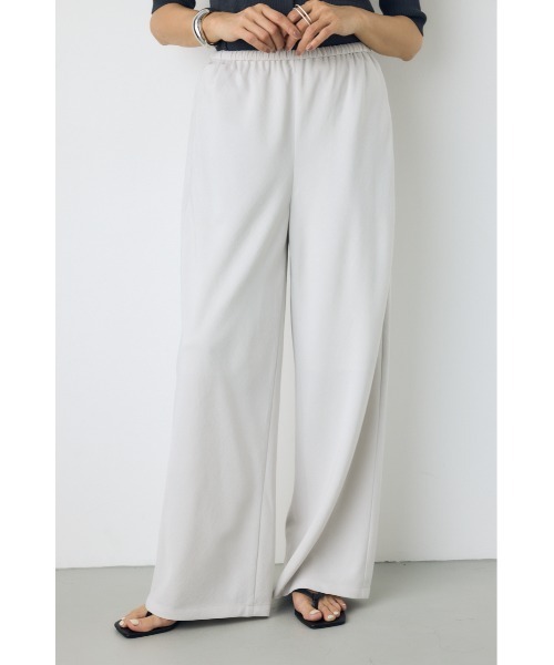 AZUL by moussy（アズールバイマウジー）の「【身長/骨格別着用画像あり】【セットアップ対応】イージーパンツ　バイアスワイドパンツ　春服　秋服　夏服　リラックス（スラックス・レディース・ブラック/ライトブラウン/ライトグレー/レッド/ライトカーキ・SMALL/MEDIUM）」の2枚目の写真