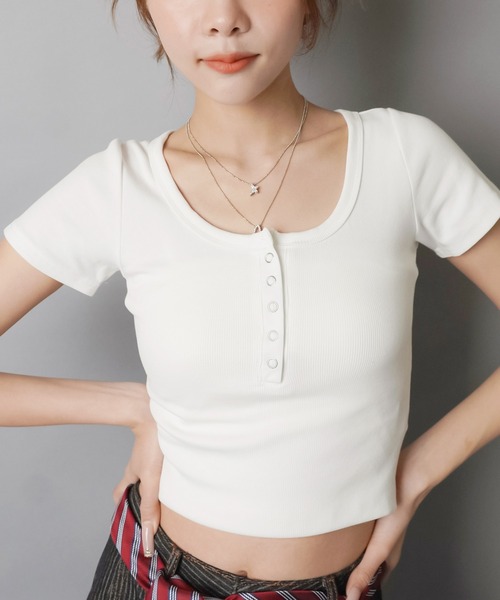 SPINNS（スピンズ）の「“ちょうどいい抜け感”を仕込める、毎日頼れるヘンリートップス（Tシャツ/カットソー・レディース・ネイビー/ブラック/レッド/グレー/オフホワイト・ONESIZE）」の17枚目の写真