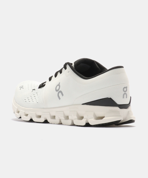 On(オン)の「On Cloud X 4 3ME30040791(スニーカー・メンズ・ホワイト系その他・25.5cm/26cm/26.5cm/27cm/27.5cm/28cm/28.5cm)」の3枚目の写真