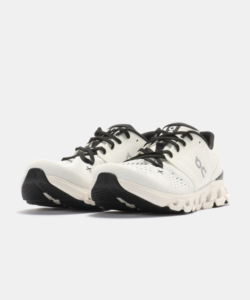 On(オン)の「On Cloud X 4 3ME30040791(スニーカー・メンズ・ホワイト系その他・25.5cm/26cm/26.5cm/27cm/27.5cm/28cm/28.5cm)」の7枚目の写真