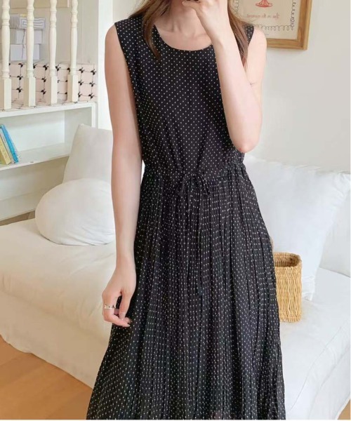 FINEnough（ファインナフ）の「ドット柄シフォンノースリーブプリーツワンピース（ワンピース・レディース・ブラック/ワインレッド/ホワイト/ラベンダー・FREE）」の5枚目の写真