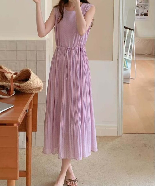 FINEnough（ファインナフ）の「ドット柄シフォンノースリーブプリーツワンピース（ワンピース・レディース・ブラック/ワインレッド/ホワイト/ラベンダー・FREE）」の9枚目の写真