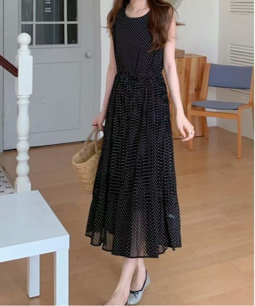 FINEnough（ファインナフ）の「ドット柄シフォンノースリーブプリーツワンピース（ワンピース・レディース・ブラック/ワインレッド/ホワイト/ラベンダー・FREE）」の6枚目の写真