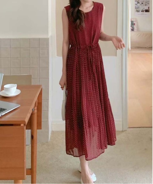 FINEnough（ファインナフ）の「ドット柄シフォンノースリーブプリーツワンピース（ワンピース・レディース・ブラック/ワインレッド/ホワイト/ラベンダー・FREE）」の12枚目の写真