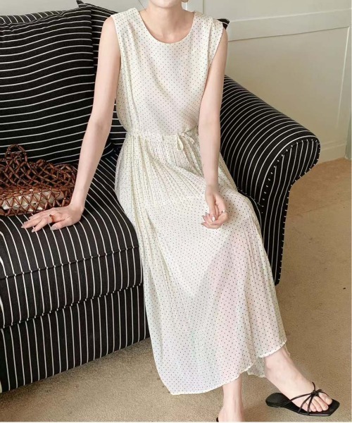 FINEnough（ファインナフ）の「ドット柄シフォンノースリーブプリーツワンピース（ワンピース・レディース・ブラック/ワインレッド/ホワイト/ラベンダー・FREE）」の15枚目の写真