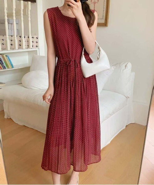FINEnough（ファインナフ）の「ドット柄シフォンノースリーブプリーツワンピース（ワンピース・レディース・ブラック/ワインレッド/ホワイト/ラベンダー・FREE）」の11枚目の写真