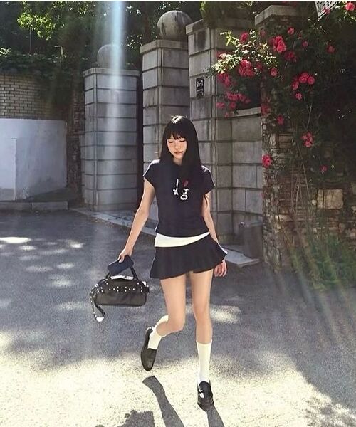 GRUNDEN（グルンデン）の「HEART LOGO T-SHIRT (NAVY)（Tシャツ/カットソー・レディース・その他・OS）」の4枚目の写真