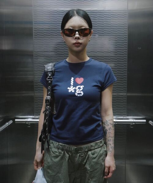 GRUNDEN（グルンデン）の「HEART LOGO T-SHIRT (NAVY)（Tシャツ/カットソー・レディース・その他・OS）」の6枚目の写真