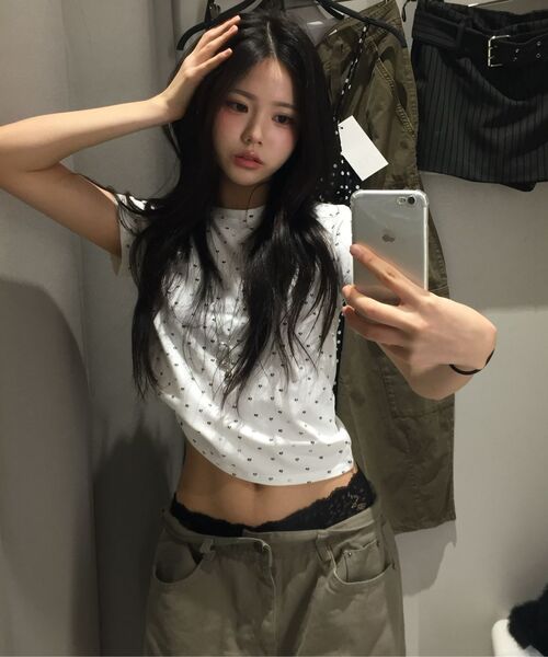 KKEEE（ケーケーイーイー）の「シグネチャードットスリム半袖Tシャツ(2色)（Tシャツ/カットソー・レディース・アイボリー/ミックスグレー・FREE）」の8枚目の写真