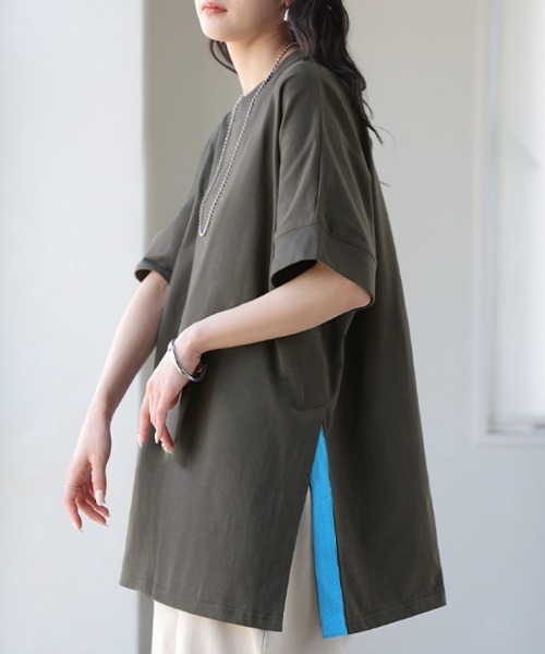HUG.U(ハグユー)の「サイドスリット配色 綿100%ボックスTシャツ(Tシャツ/カットソー・レディース・グリーン/ホワイト×ブラック/ライトグレー系/ブラック・FREE)」の3枚目の写真