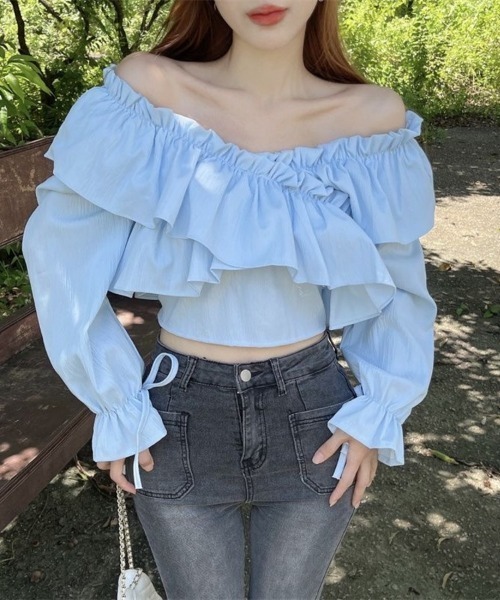 Beststore(ベストストア)の「2way フリル オフショルダー ブラウス クロップド丈 トップス ボリューム袖 ショート丈 ガーリー カジュアル 春夏(Tシャツ/カットソー・レディース・ブルー/アイボリー/ブラック/ホワイト/ピンク/ブラウン・FREE)」の8枚目の写真