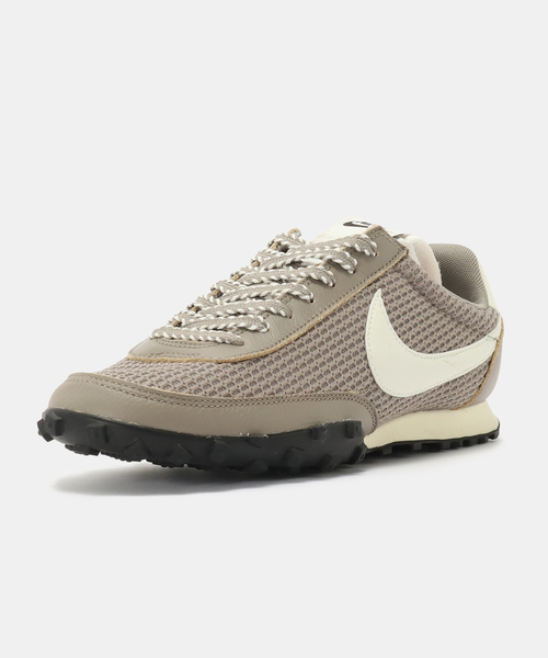 NIKE(ナイキ)の「NIKE WAFFLE RACER SE IM8673-001(スニーカー・メンズ・チャコールグレー・26.5cm/27.5cm/28cm/27cm/26cm)」の2枚目の写真